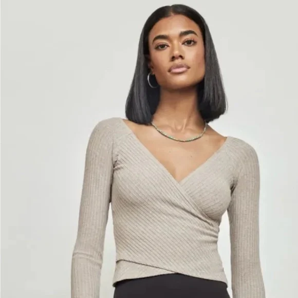 NWT CARBON38
Long Sleeve Wrap Ribbed Top - Beige - XS - Picture 3 of 10